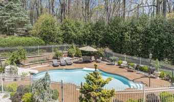 14 Bunker Hill Dr, Middletown, NJ 07748