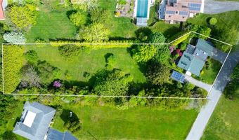 142 Honeyman Ave, Middletown, RI 02842