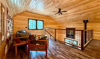 8 Breezy Knoll Ln, Baileyville, ME 04694