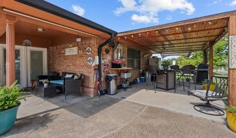 2038 Hill Top Cir, Weatherford, TX 76085