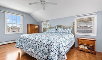 25 Meadow Ln, Amityville, NY 11701