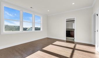 6 Augustus Dr, Middletown, NJ 07748