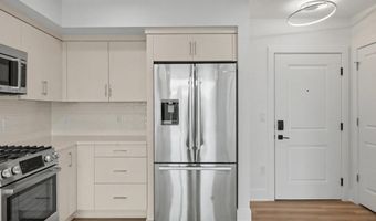 701 N HENRY St 401, Alexandria, VA 22314