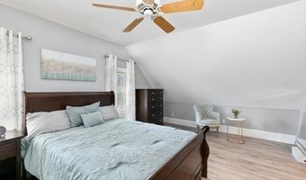87 Friend St A, Amesbury, MA 01913