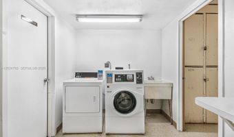 20301 W Country Club Dr 825, Aventura, FL 33180