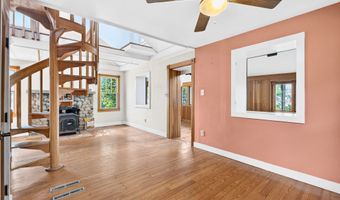 207 Pawson Rd, Branford, CT 06405