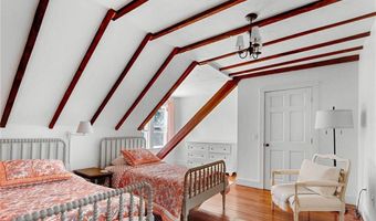 3 Hazard Ave, Newport, RI 02840