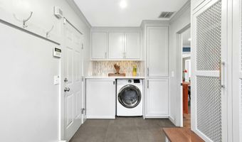 15 Queens Ln, Darien, CT 06820