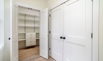 74 Lakeshore Dr, Ashburnham, MA 01430