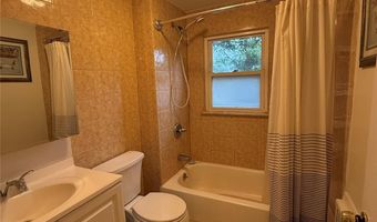 99 Searingtown Rd 2nd Fl, Albertson, NY 11507