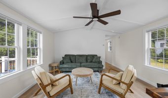 15 1st St 15, Bourne, MA 02532