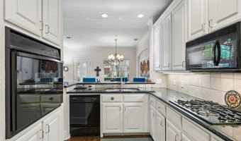 4147 Towne Green Cir, Addison, TX 75001