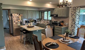 508 E Kirkwood Dr, Aurora, MO 65605