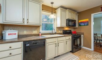 46 Foxberry Dr, Arden, NC 28704