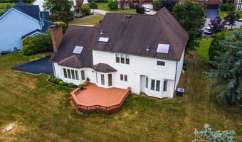 121 Summershade Ct, Amherst, NY 14051