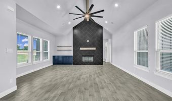 140 Rolling Hills Blvd, Alvord, TX 76225