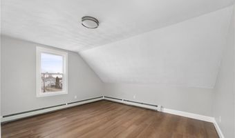 35 Central St, Lincoln, RI 02838