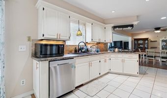 8008 NW 27 St, Bethany, OK 73008