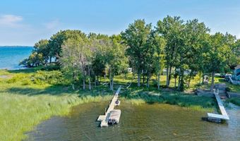 81 Mud Pt S, Alburgh, VT 05440