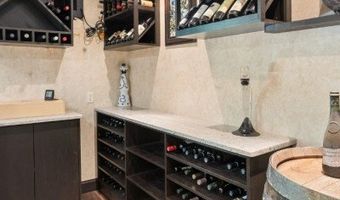 3 Buckingham Rd, Bayonne, NJ 07035