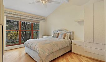 2060 N Charter Point Dr, Arlington Heights, IL 60004