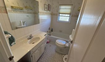 627 1st St, Nashwauk, MN 55769