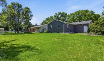 1607 S 6th St, Aberdeen, SD 57401