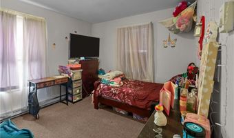 95 School St, Lincoln, RI 02865