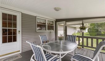 68 Birchwood Dr, Narragansett, RI 02882