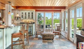 4 Hull Cove St, Jamestown, RI 02835