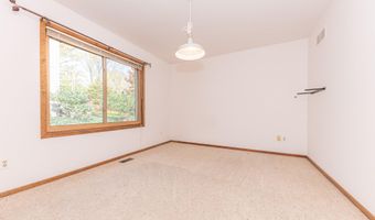 2225 Chaucer Ct, Ann Arbor, MI 48103