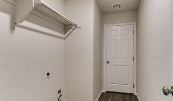 924 S Bear Ln, Mustang, OK 73064