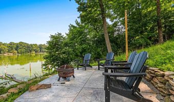 2323 PALISADES Dr, Appleton, WI 54915