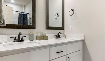 16 Kinloch Dr, Bella Vista, AR 72715