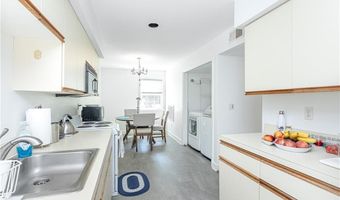 327 Corey Ln, Middletown, RI 02842