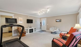 209 Hickory Dr, Auburn, ME 04210