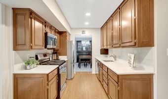 8104 BRIAR CREEK Dr, Annandale, VA 22003