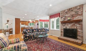 7 Foxwood Dr, Lincoln, RI 02865