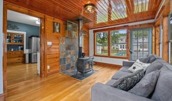 27 Center St, Algonquin, IL 60102