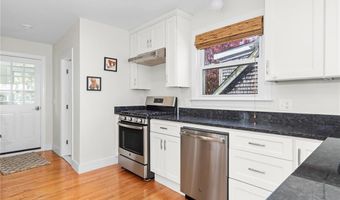 92 Franklin St, Bristol, RI 02809