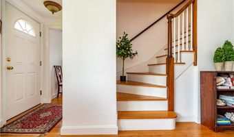 170 Pilgrim Pkwy, Warwick, RI 02888