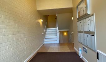 4061 S FOUR MILE RUN Dr 301, Arlington, VA 22204