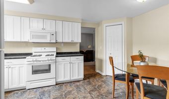 77 Sundridge Dr, Amherst, NY 14228