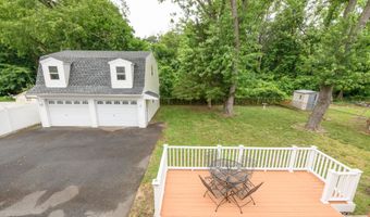 35 Fairview Dr, Middletown, NJ 07748