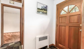 34 Valerie Ln, Danbury, CT 06811