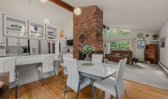 15 Goulart Dr, Bozrah, CT 06334