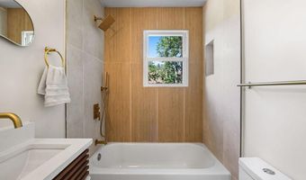 1004 GALLOWAY St NE, Washington, DC 20011