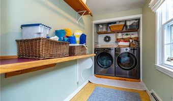 155 Oakdale Rd, North Kingstown, RI 02852
