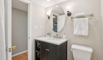 2647 S KENT St, Arlington, VA 22202