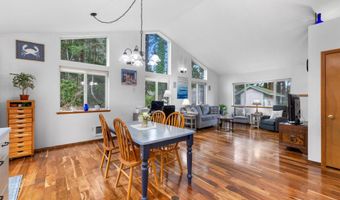 142 S QUADRANT St, Rockaway Beach, OR 97136